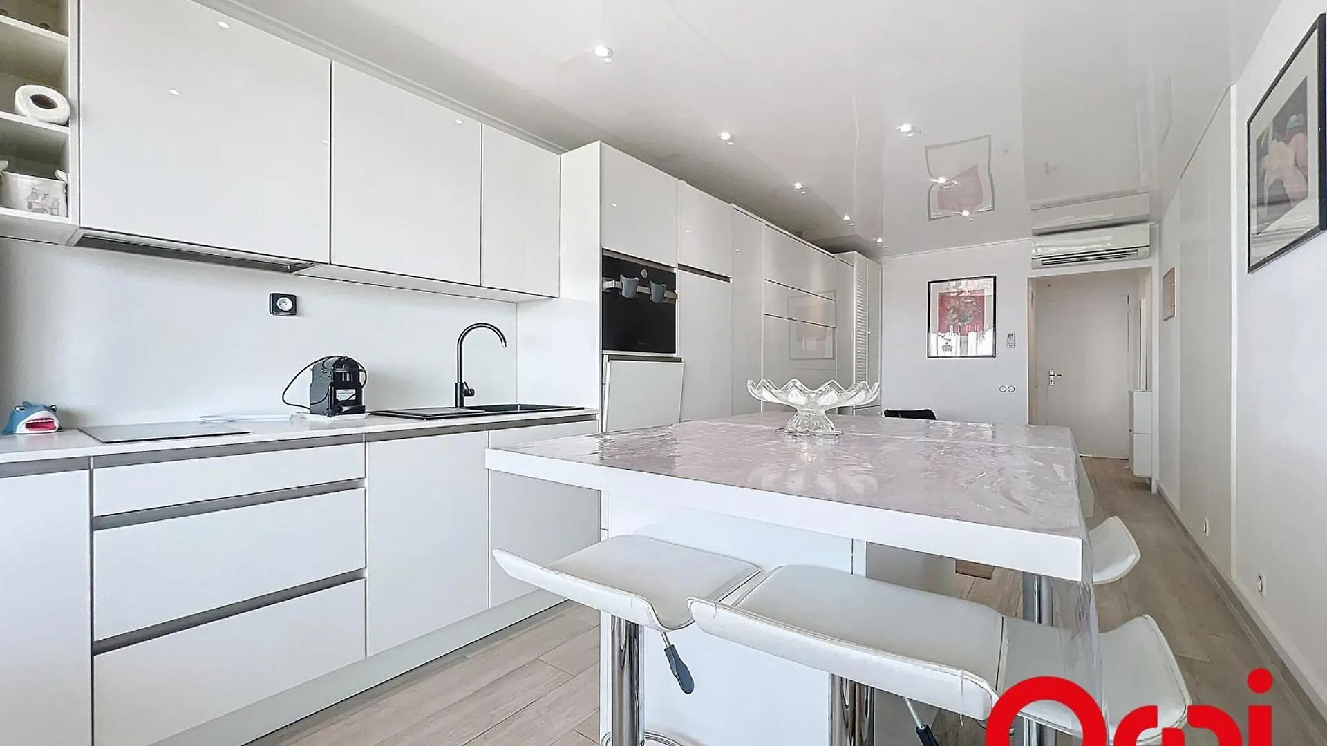 Apartment Studio Renove Avec Terrasse, Climatisation Et Parking A Menton - Fr-1-647-42 France